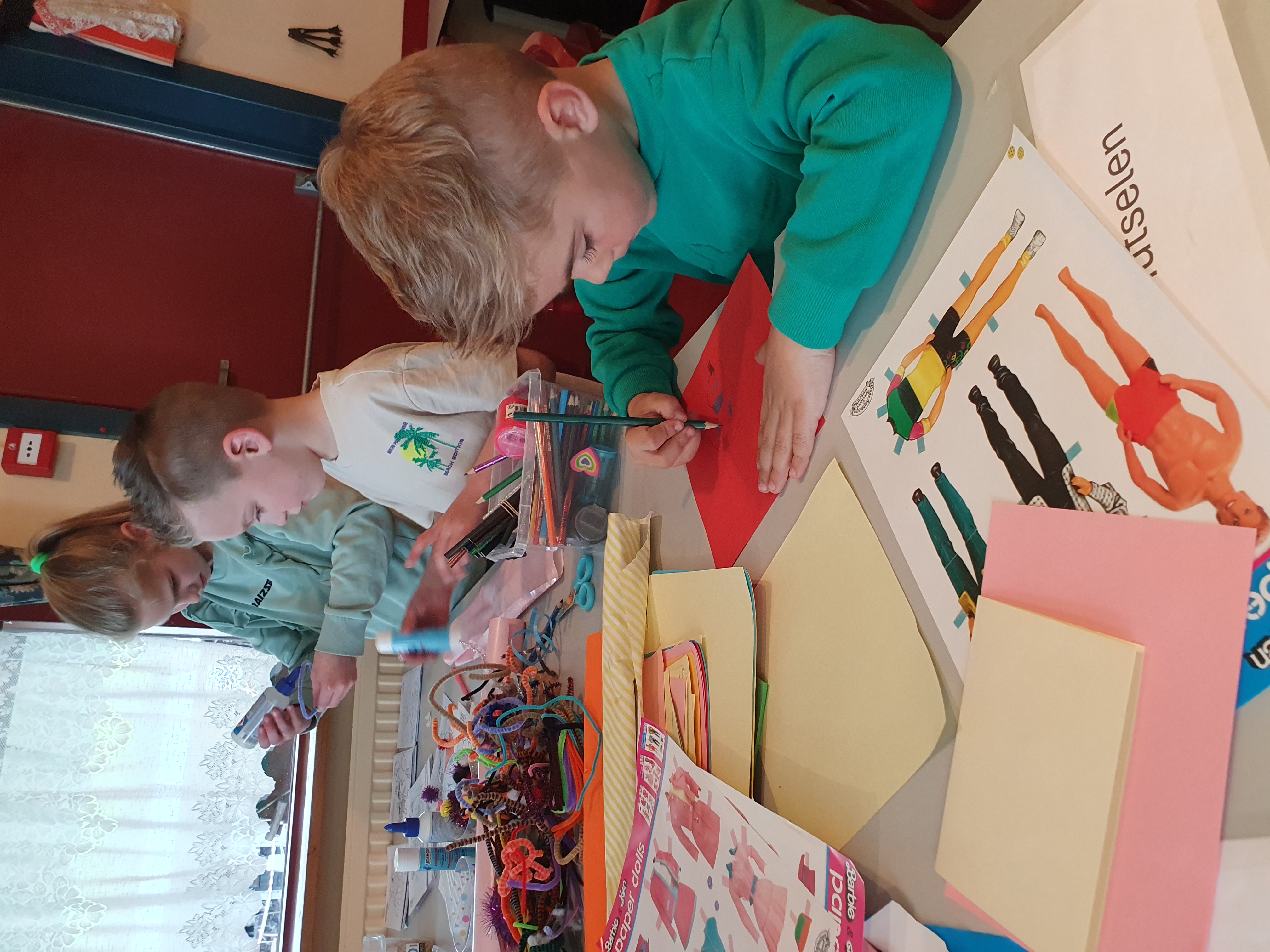 Foto van Knutseldag: creëer je eigen houten creatie of tegeltje!