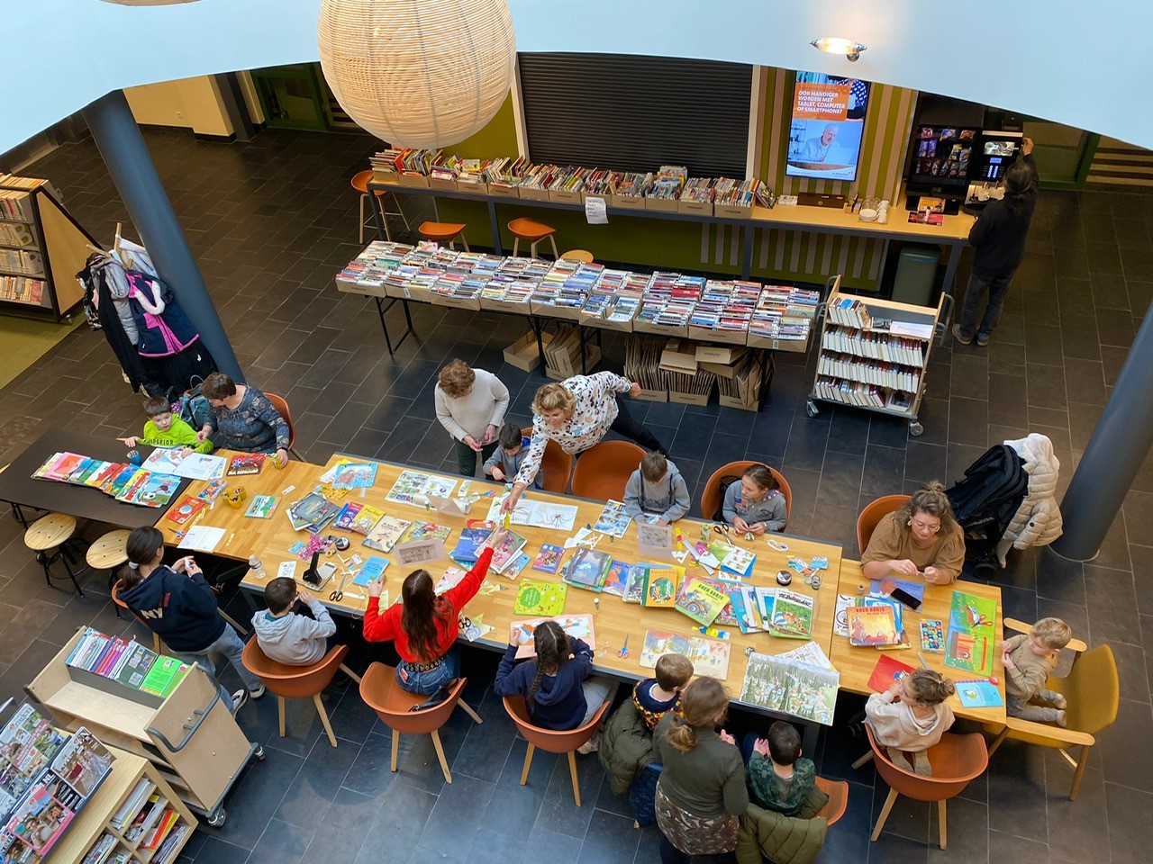 Foto van Boekselen (knutselen met oude boeken)